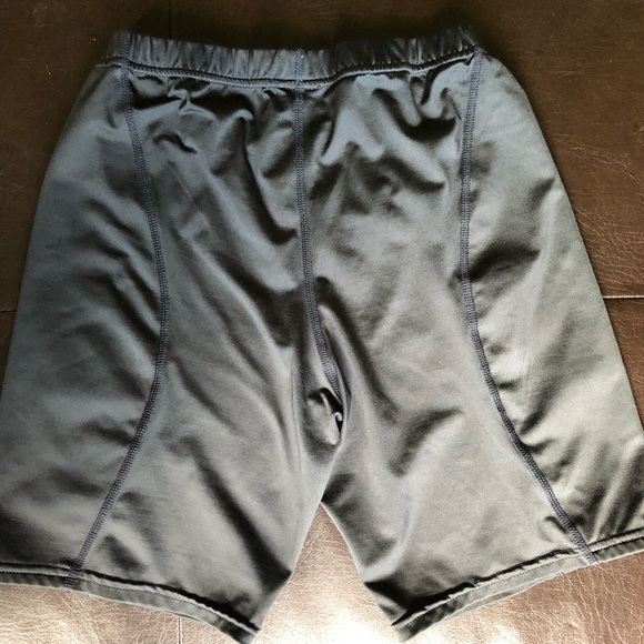 Mizuno stretch shorts volleyball black athletic stretch shorts size small - Picture 3 of 3